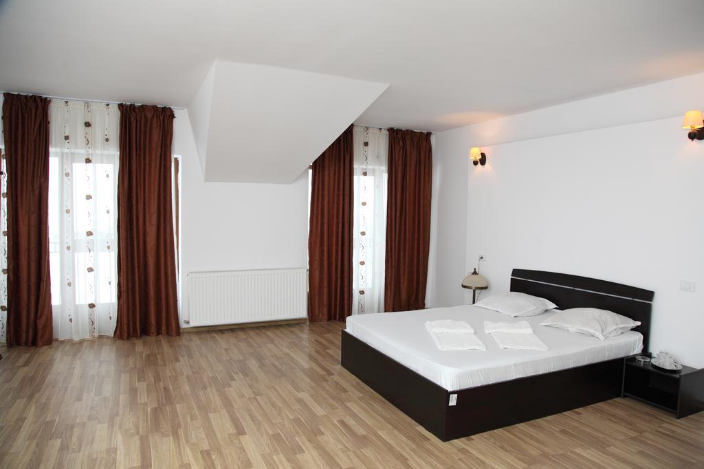 Hotel Rodiv Găeşti Quarto foto