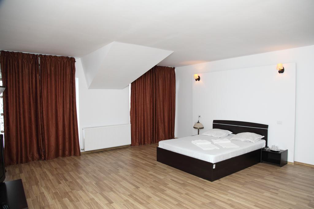 Hotel Rodiv Găeşti Quarto foto